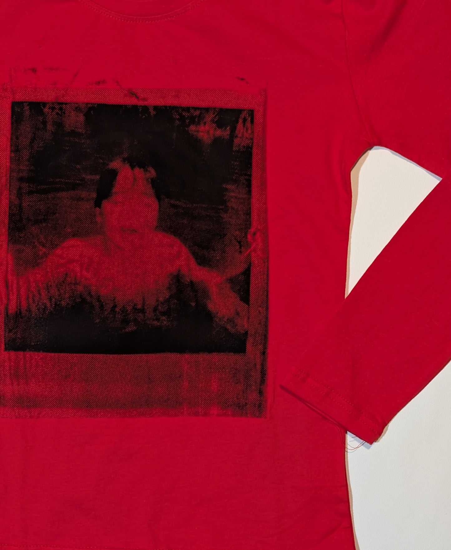 חולצת ארי אדומה