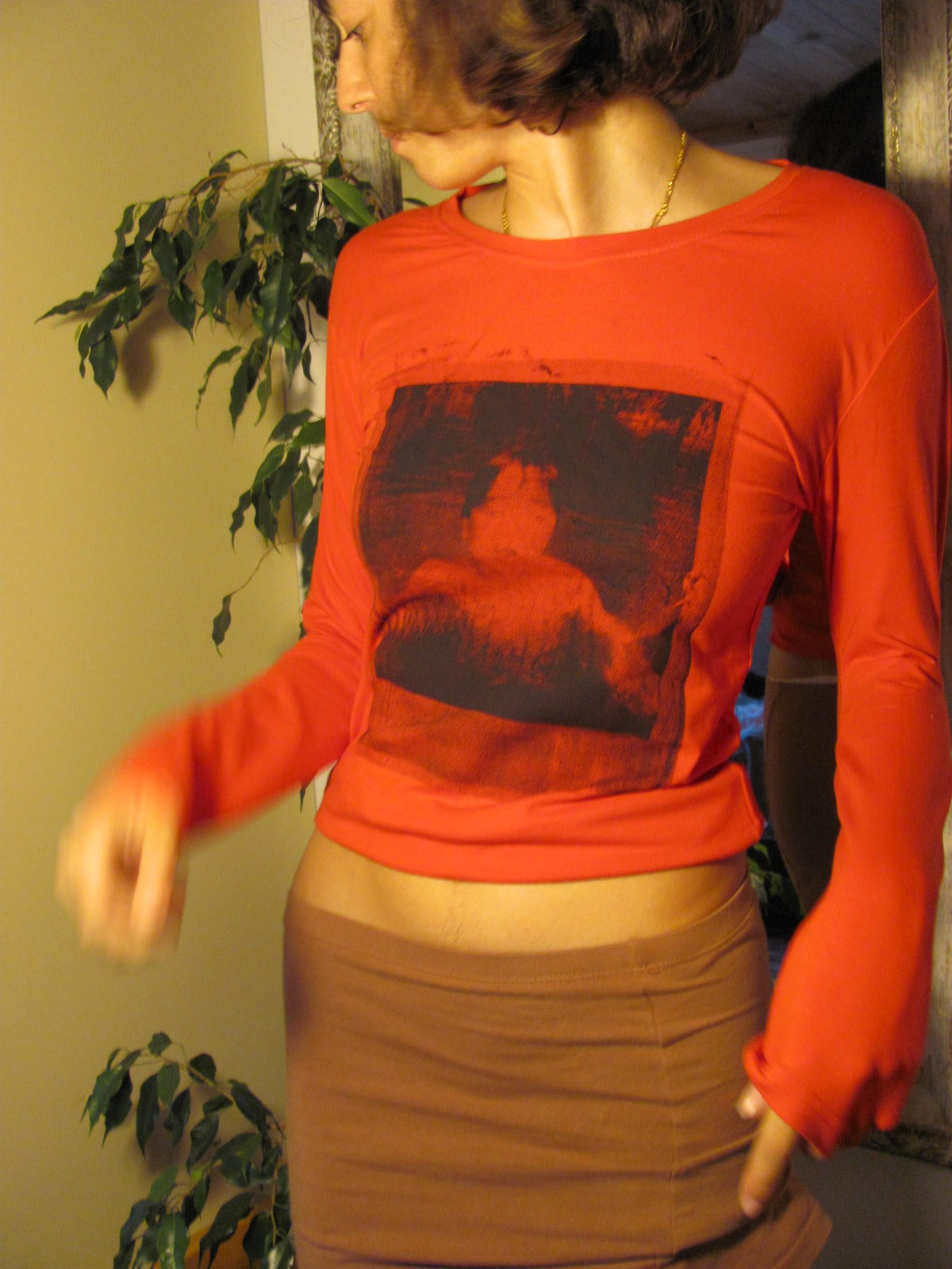 חולצת ארי אדומה