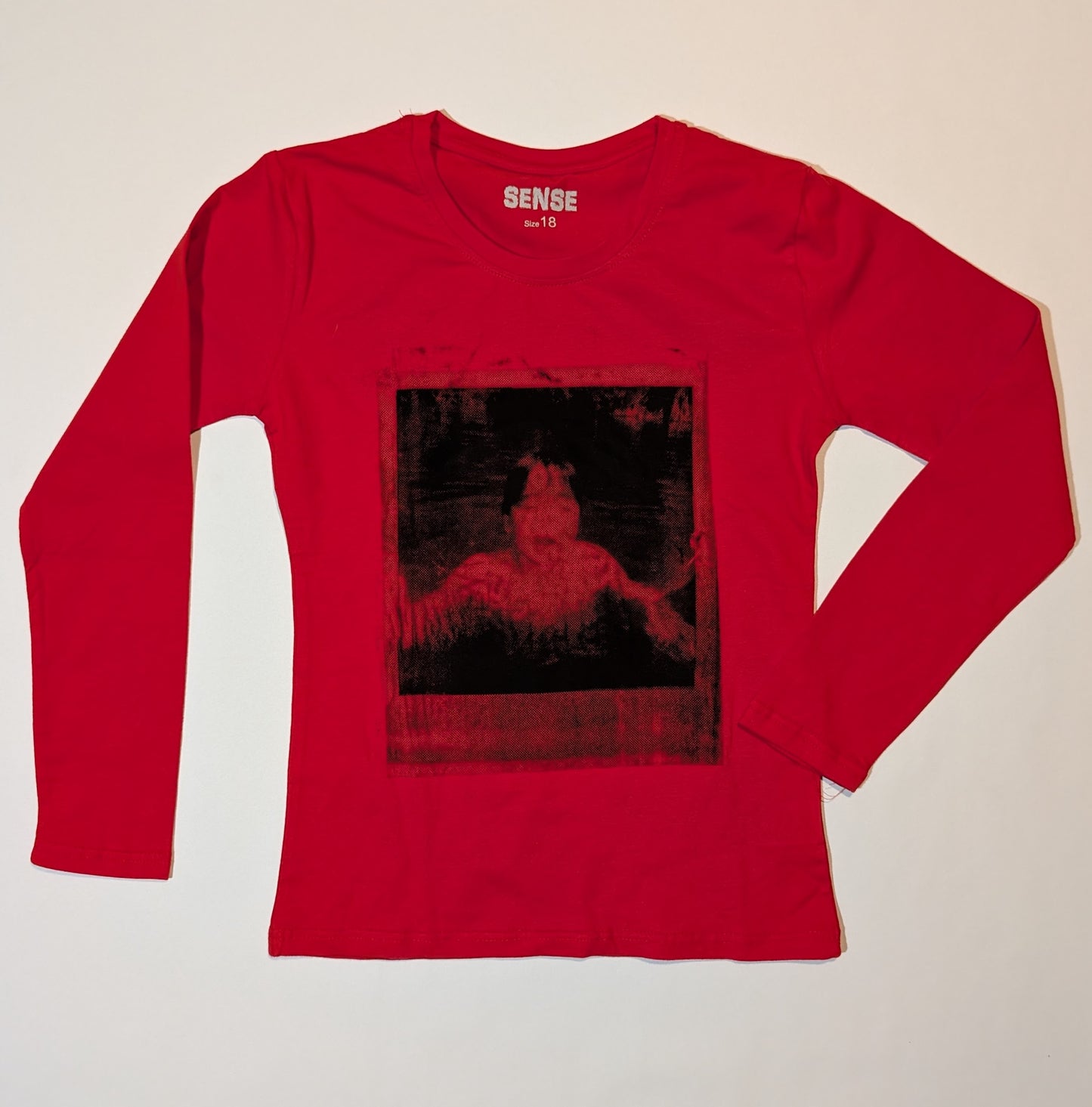 חולצת ארי אדומה